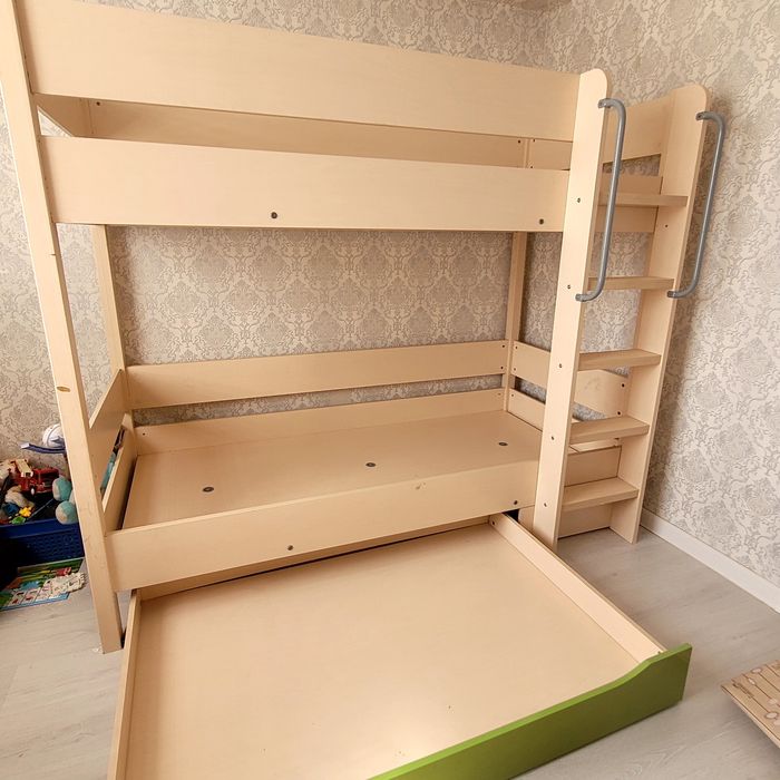 Двухярусная кровать