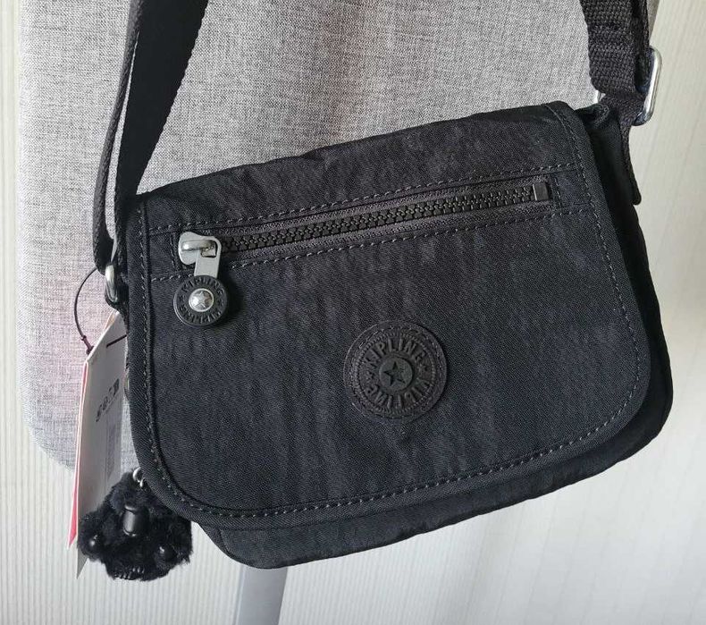 Сумка Kipling новая черная с брелком