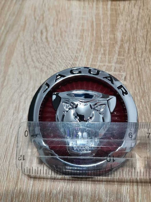 червена емблема Jaguar малък размер