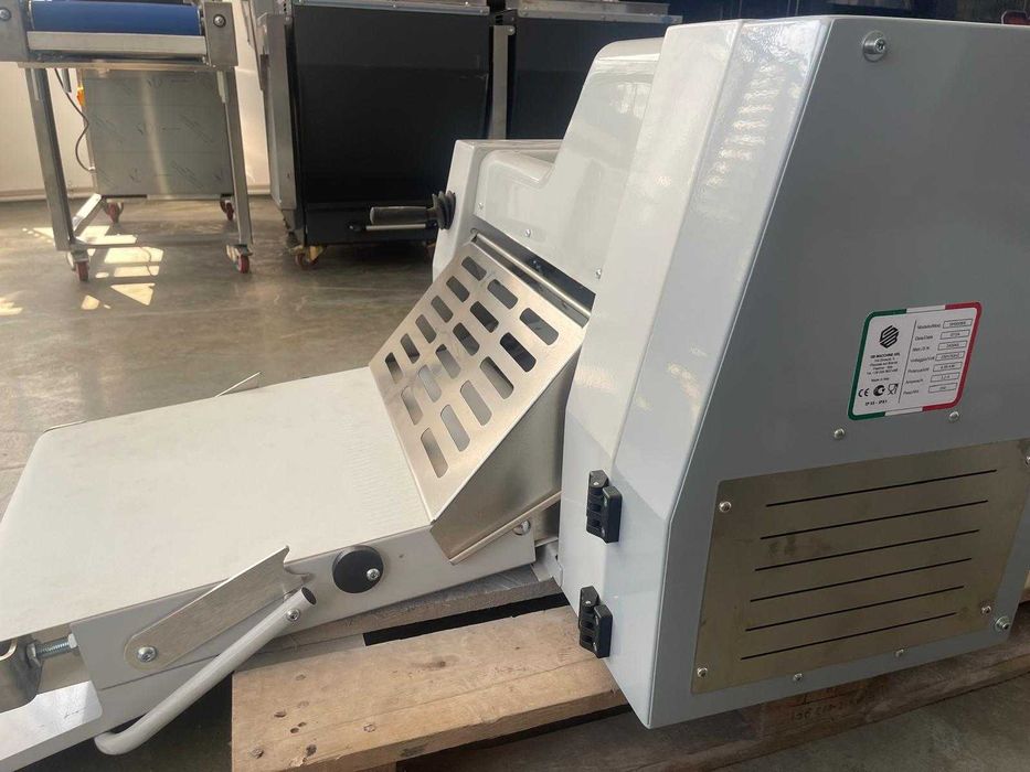 Masina de foietaj (turat aluat)