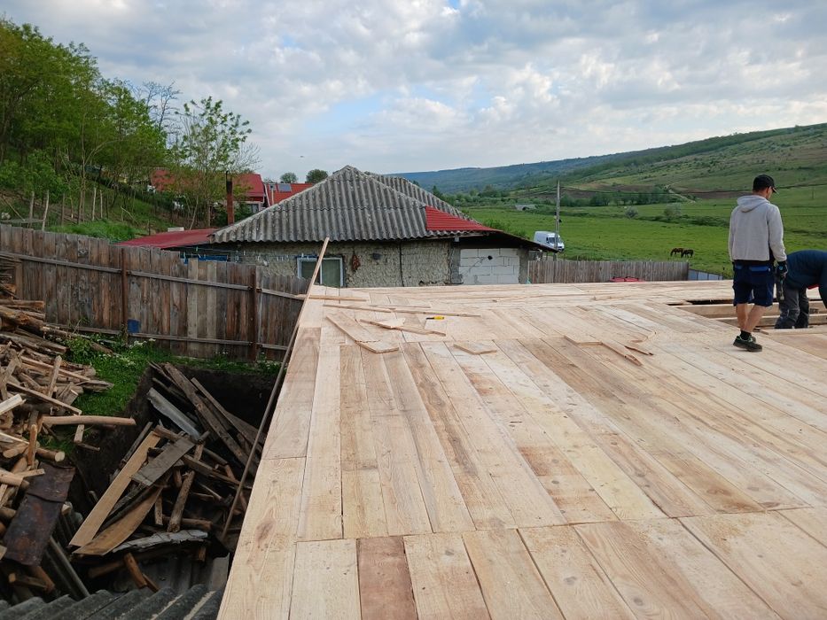 Executăm acoperișuri complete în toată România! Țiglă metalică, dulgherie și reparații. Ofertă avantajoasă, materiale de calitate. Sună acum