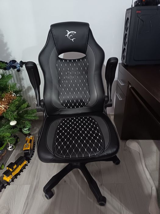 Vand scaun de gaming shark white