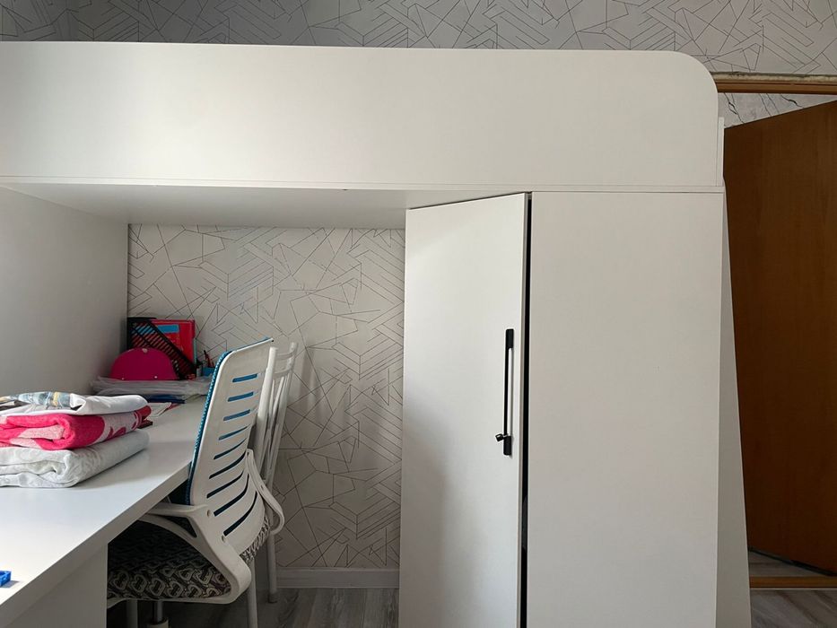 Детская кровать с партой б/у .