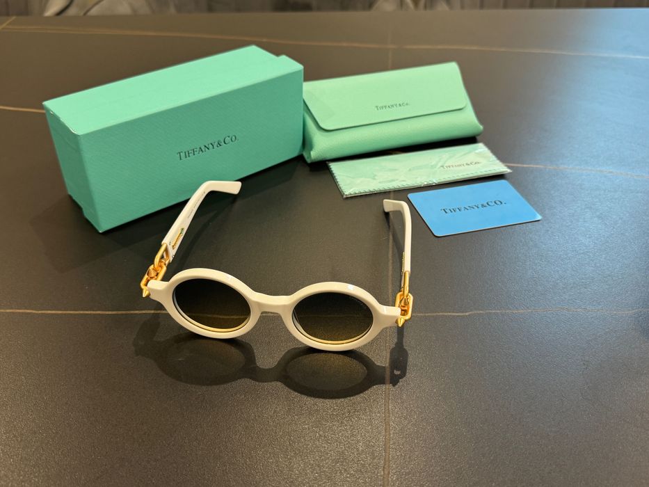 Дамски слънчеви очила Tiffany & Co в бял цвят