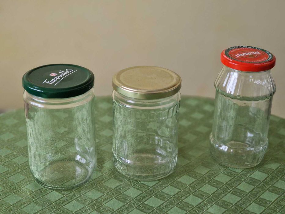 Продавам буркани 720мл, 580 мл  и  500 мл  с винтови капачки