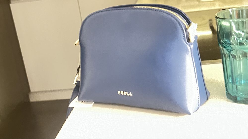 Furla Zelda crossbody bag.В три цвята.100% оригинал със сериен номер,етикети,care instructions,прахова торбичка(dust bag) подаръчен плик FURLA