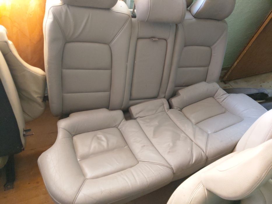 Сив кожен салон с подгряване за Волво S80 след 2007