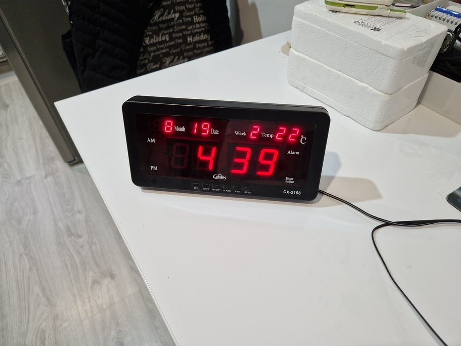 Radio cu ceas digital
