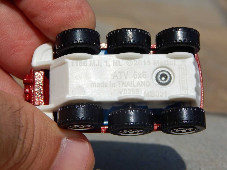 Macheta buggy ATV 6x6 MBX Arctic Matchbox Mattel 2011