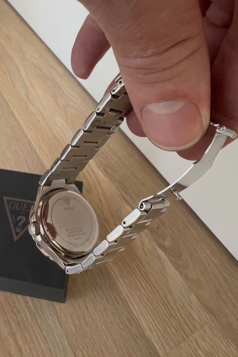 Часы женские Guess