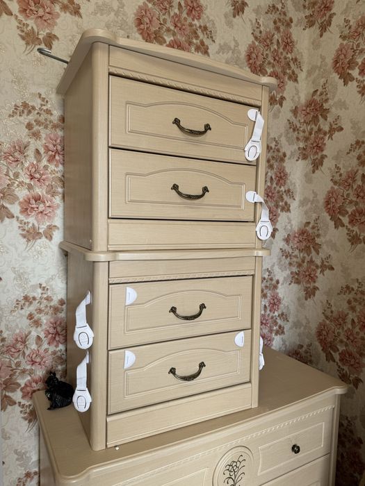 Комод и две тумбы