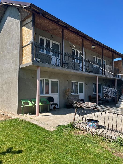 Casa la curte de închiriat