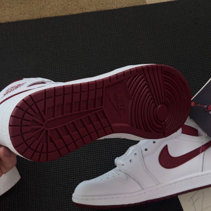 Jordan Retro 1 High Metallic Burgundy