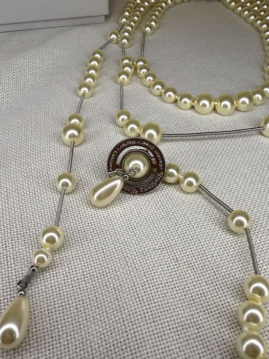 VIVIENNE Westwood colier ”broken pearl”, perle/argintiu, pietre.