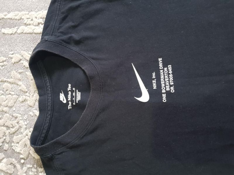 Vand tricou Nike Swoosh