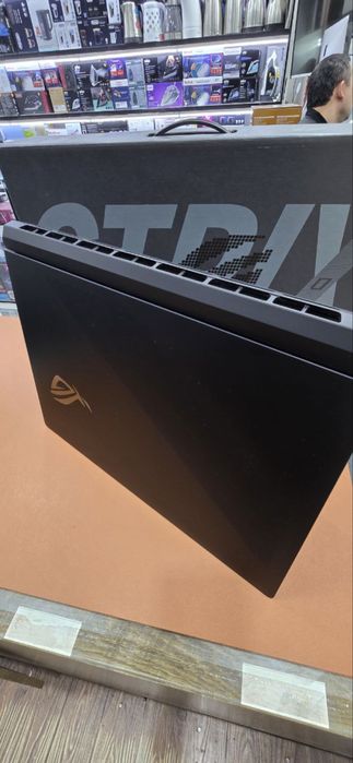 Asus RoG strix SCAR 18