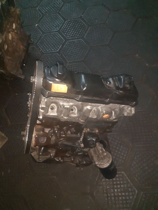 Двигатель  на пассат без навеса