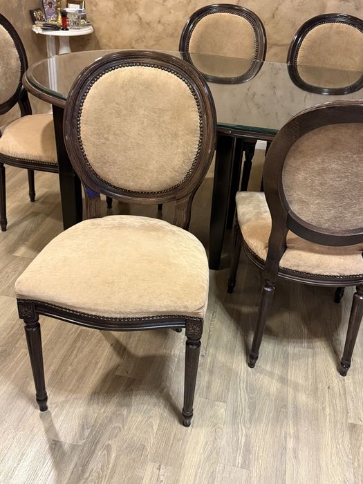 Masa extensibila din lemn masiv + 6 scaune Mobexpert