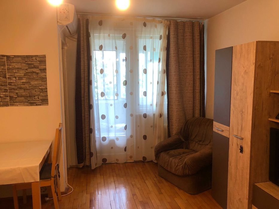 Garsoniera Piata Drumul Taberi metrou Tudor Vladimirescu 2 min  tramvai 41 3 min- Semi-renovata