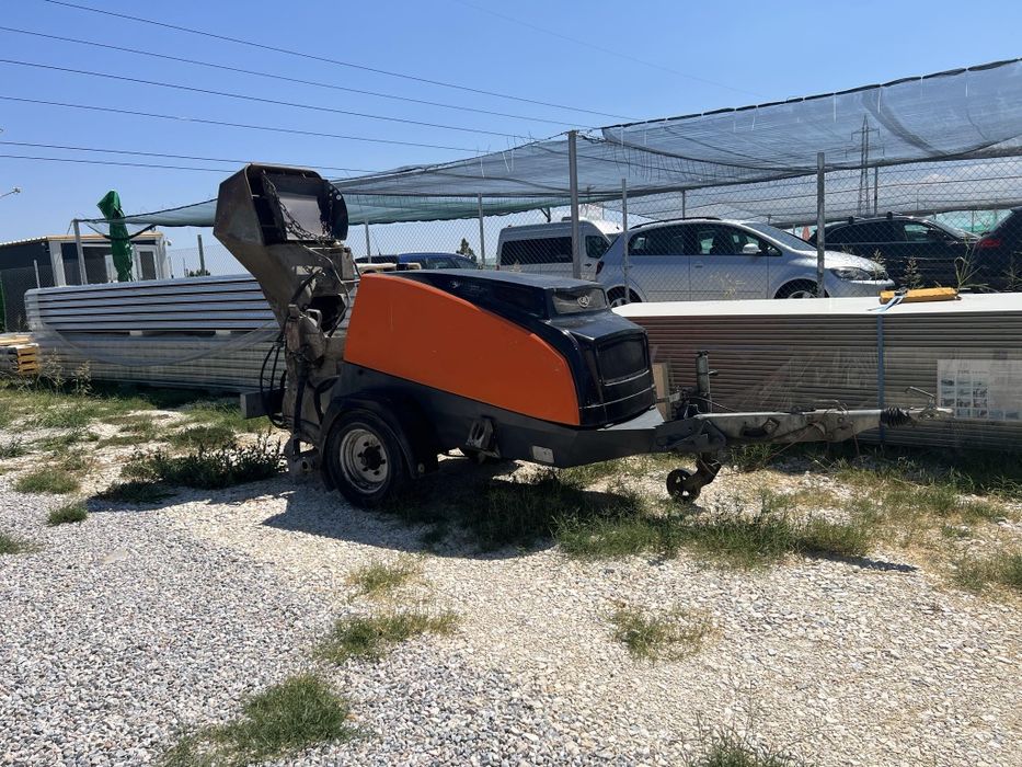 Машинни полагане на подови замазки