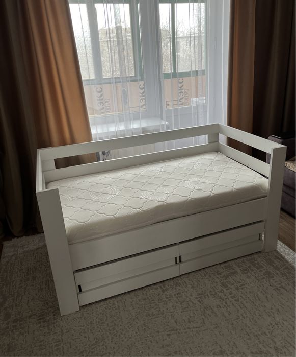 Детская кровать с матрасом