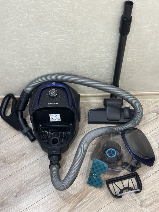 Пылесос Samsung SC18M3120VB