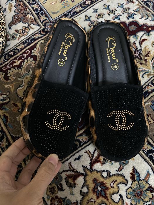 Женские тапочки