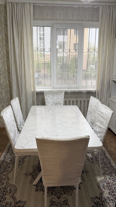 Кухонный стол со стульями