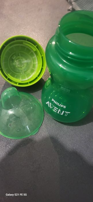 НОВО!!AVENT Неразливаща се чаша с твърд накрайник 300 мл