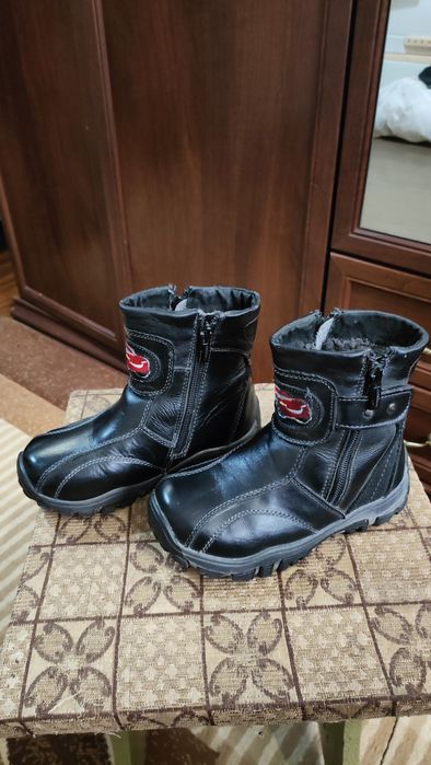 Тёплые сапоги для мальчика, размер 29.