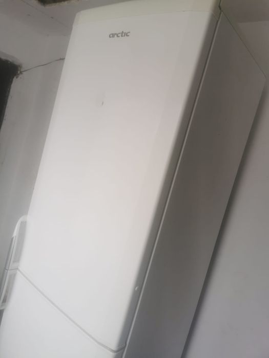 Vând urgent frigider arctic