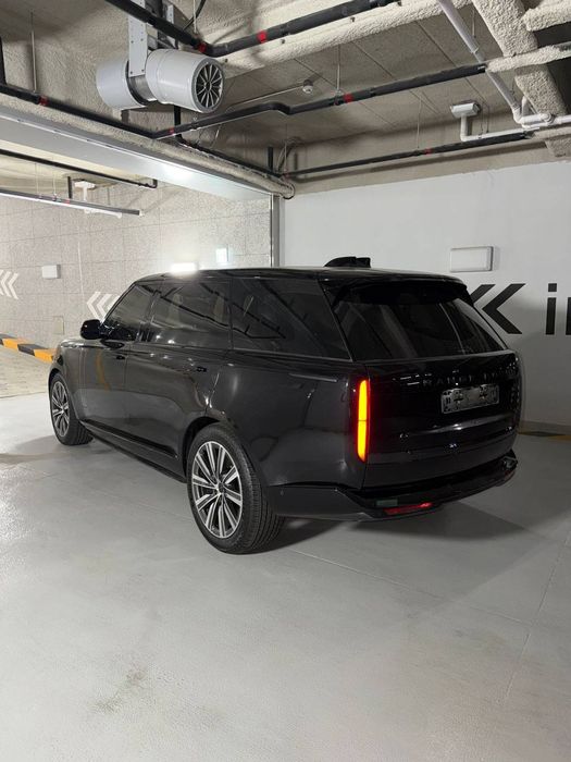 Range Rover P530 LWB  5 seats