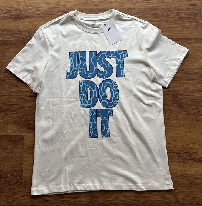 Мъжка,памучна,бяла тениска Nike Just Do It със синьо