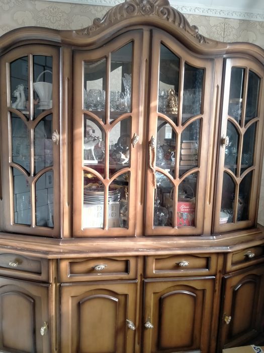 Продам шкаф ,тумба и зеркало