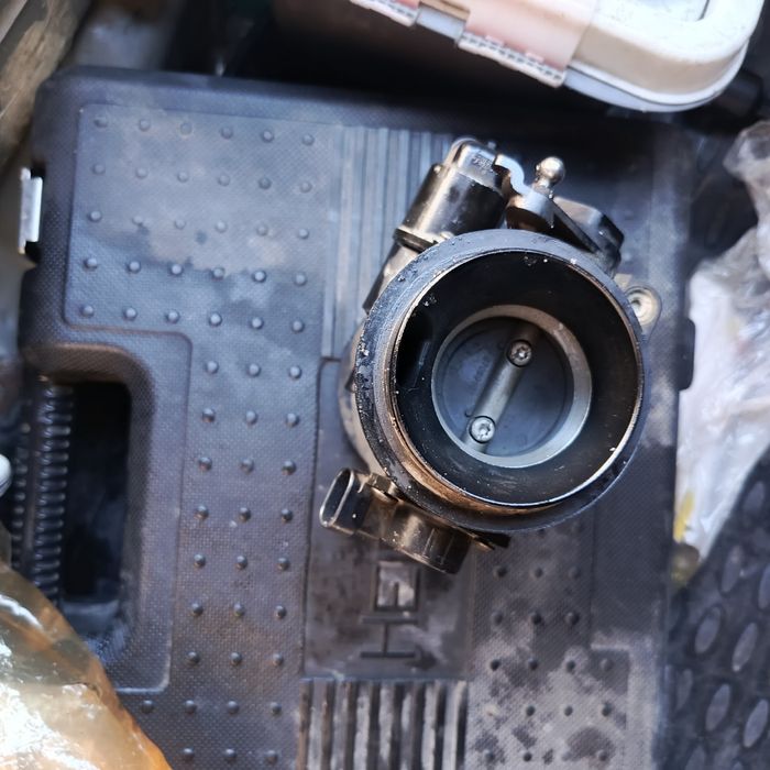 Дроссель на Рено Логан