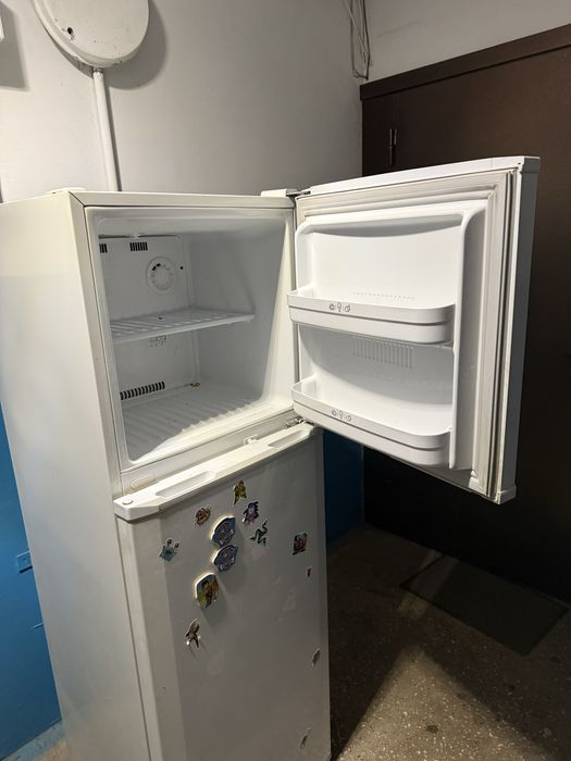 Рабочий холодильник (LG)