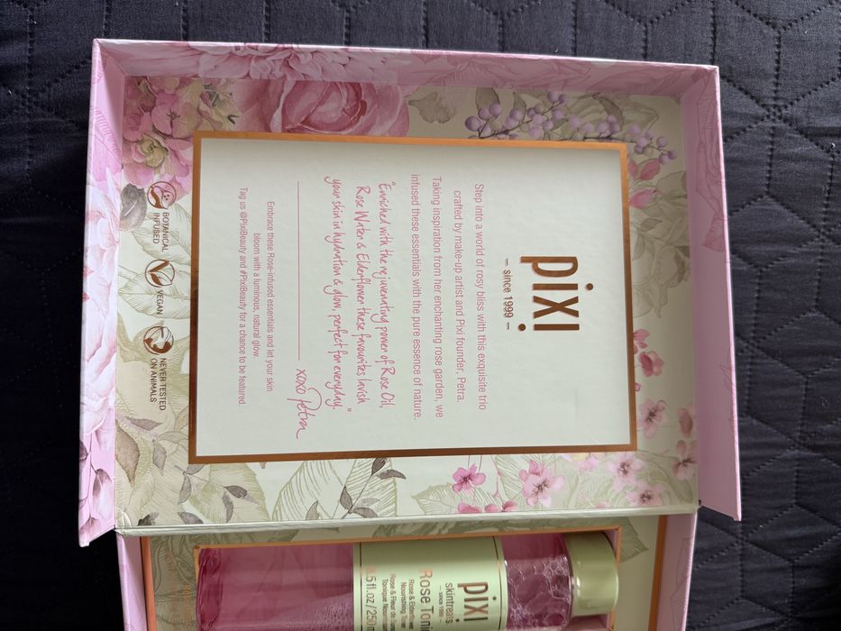 Кутия PIXI-козметика