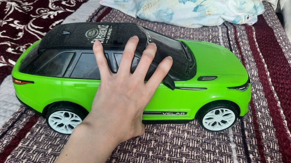 Продам машинки каждая по 2000