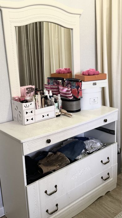 Продаю спальную гарнитуру