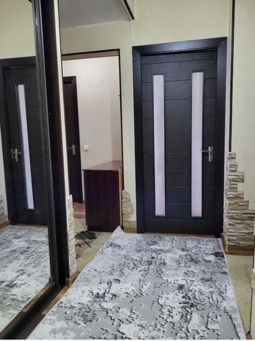 Сергели 6,3 хона 7 этаж срочно сотилади