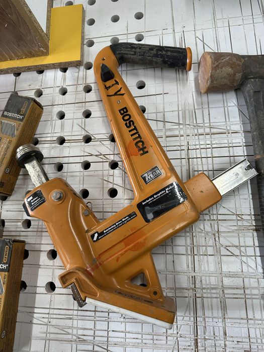 Инстумент за коване на дървен под (масив към дюшеме) Bostitch MFN-201