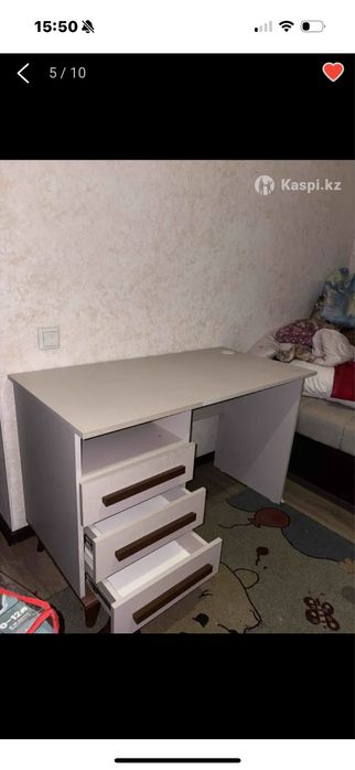 *Продам 2 письменных стола*