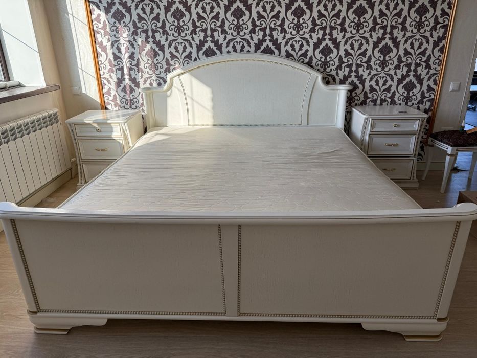 Продаю спальный гарнитур