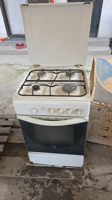 Продам газовую плиту