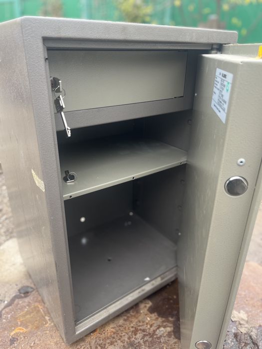 Сейф металлический