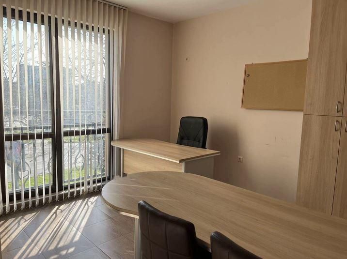 Дава се под наем Офис в Бургас, Лазур - 60 кв.м за 714 € - Снимка #2