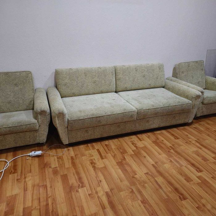 СРОЧНО! Диван и два кресла.