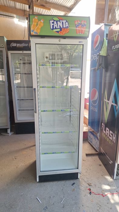 Продаются витиринный холодильники  угур