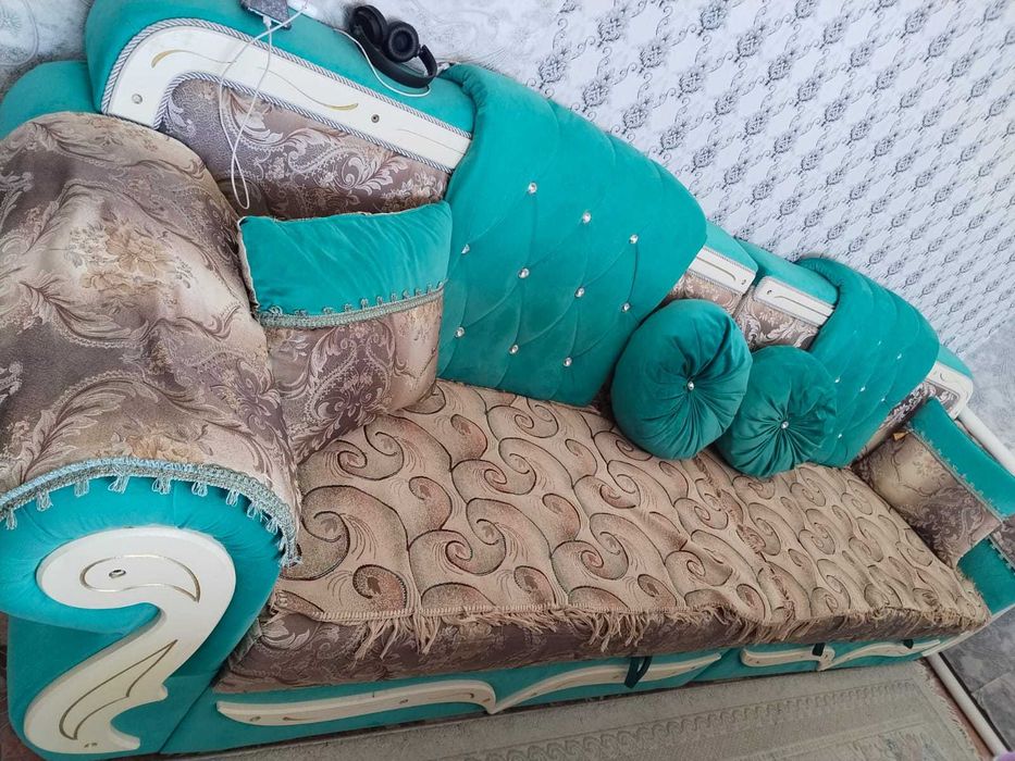 Продам большой диван 150000