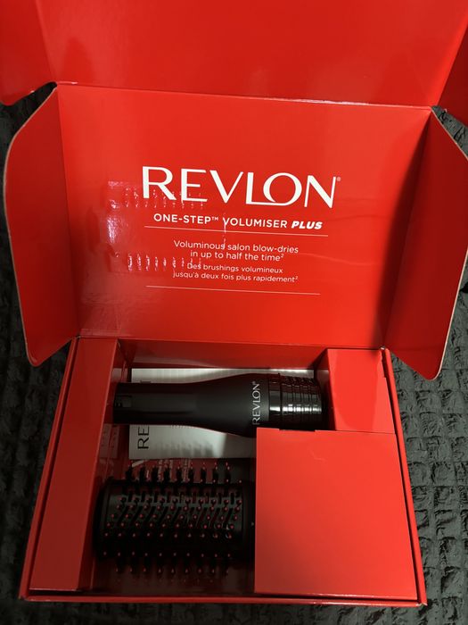 Perie Revlon pentru volum cu transport gratuit